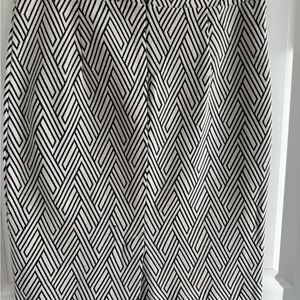 Banana Republic Black and White Patterned Skirt Size 8